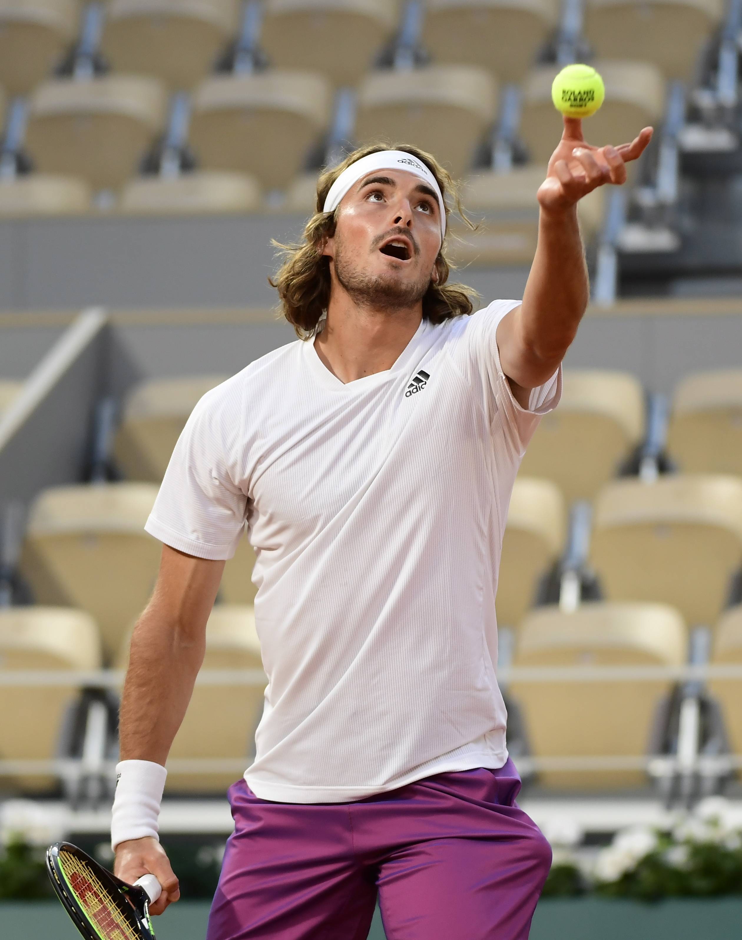 关于世界网球队爆冷西班牙网球队,西西帕斯绝境逆转的信息 关于世界网球队爆冷西班牙网球队,西西帕斯绝境逆转的信息