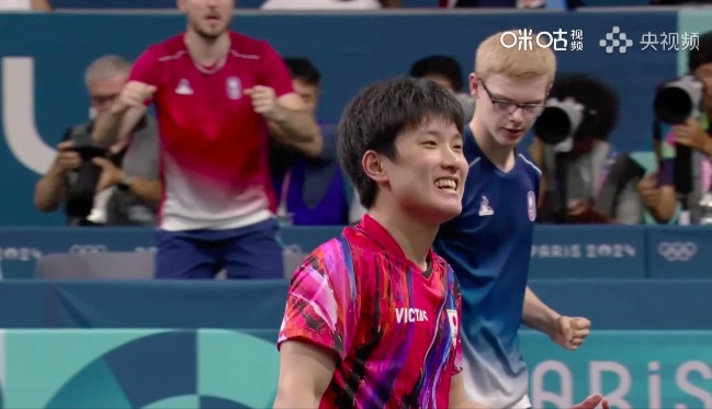 日本乒乓球队横扫英国乒乓球队，张本智和惊艳世界的简单介绍