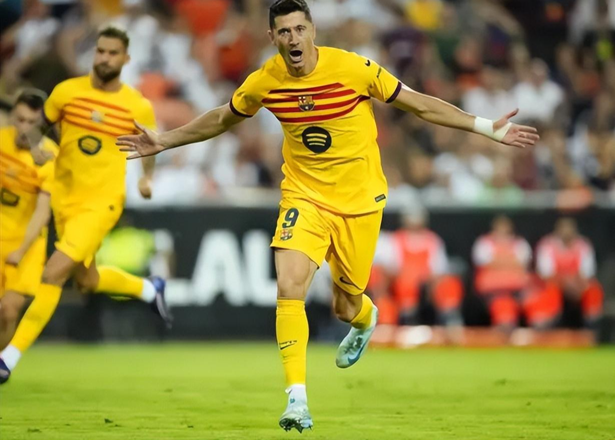 瓦伦西亚客场大胜，一骑绝尘的简单介绍