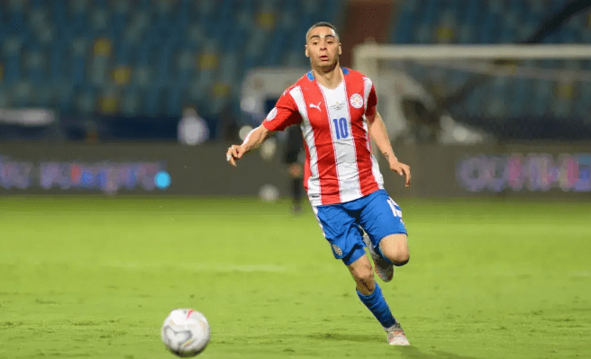 智利队勇夺小组头名，表现出色的简单介绍