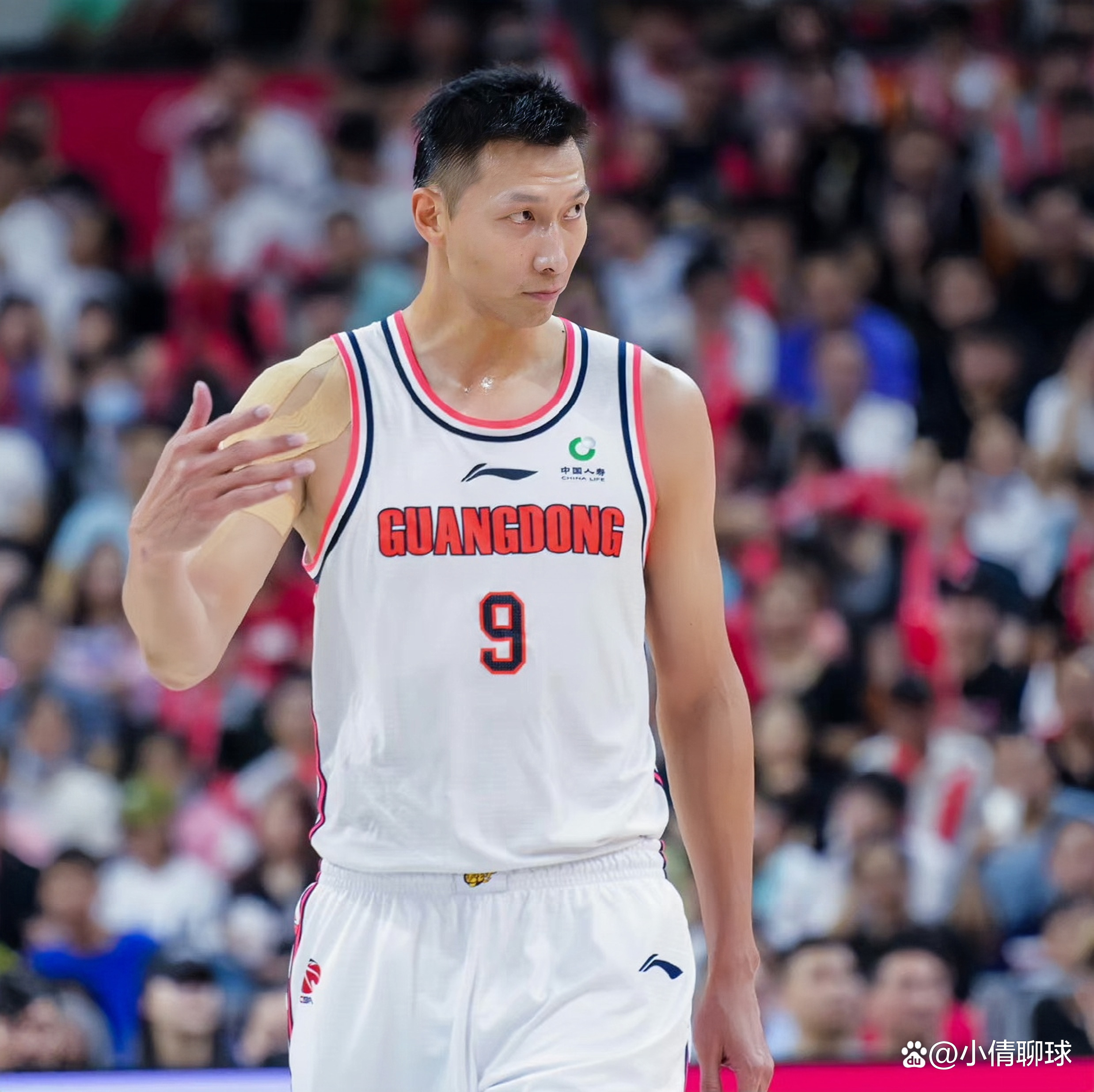 易建联30分力挺广东！球队高居积分榜榜首的简单介绍