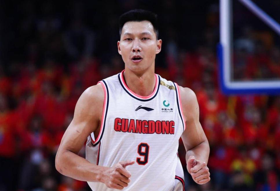 易建联30分力挺广东！球队高居积分榜榜首的简单介绍