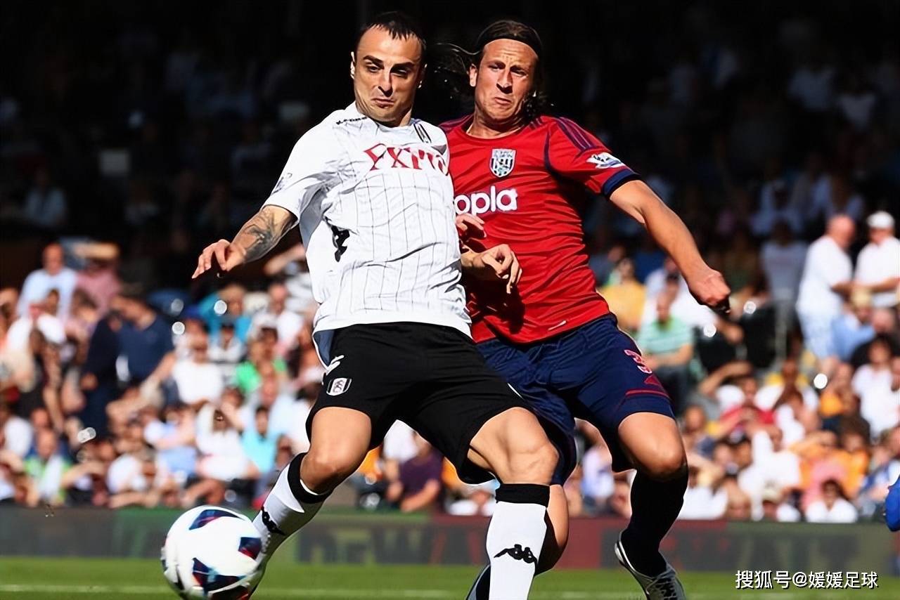 阿尔梅里亚队员互帮互助，拼尽全力