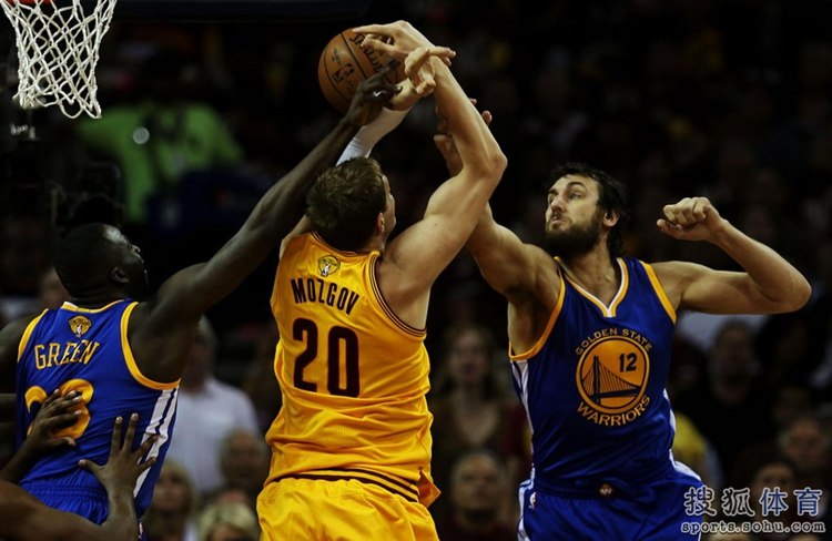 包含NBA球员高薪合同引发行业内讨论的词条