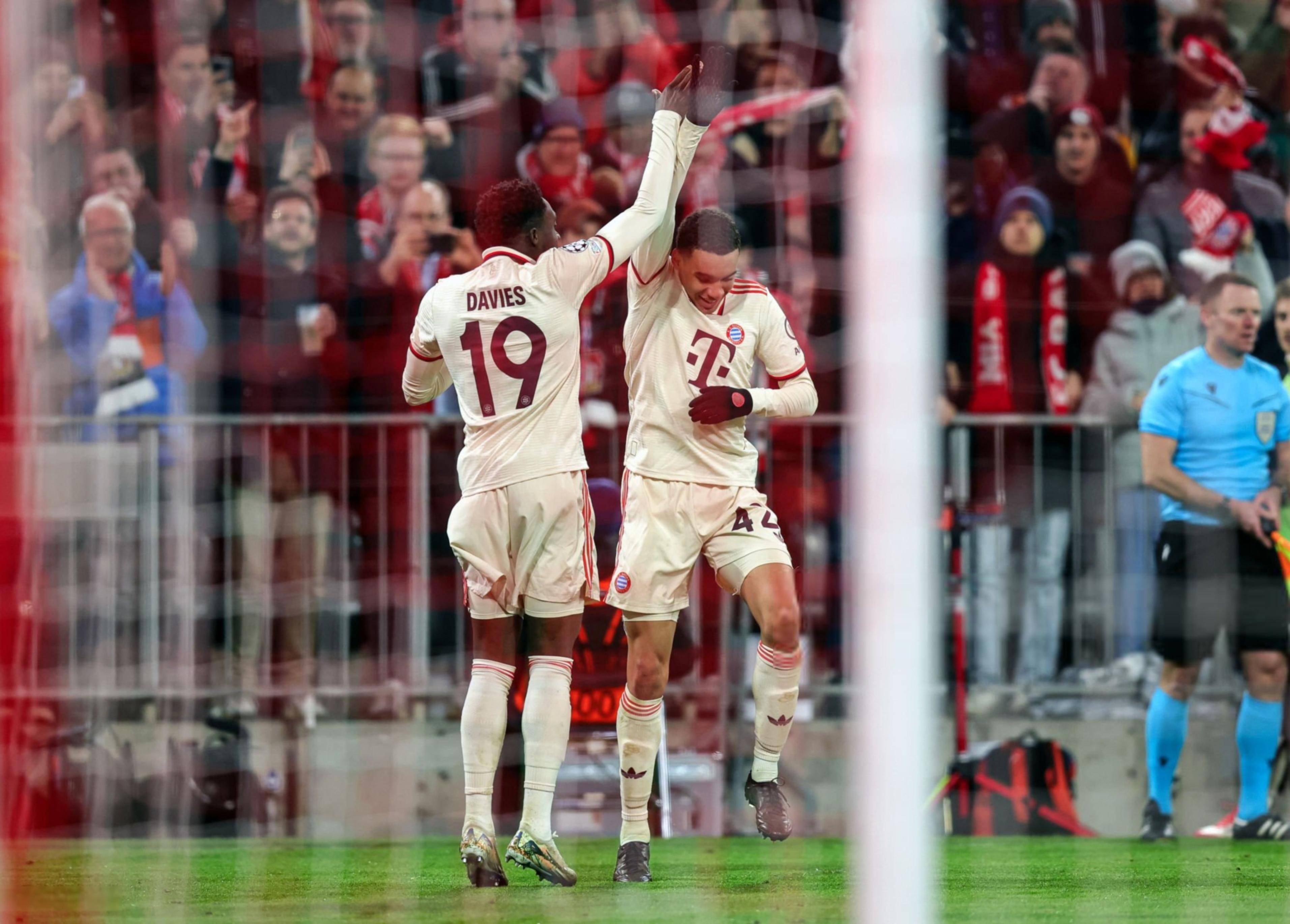 包含拜仁3-0大胜，实现逆转晋级决赛的词条