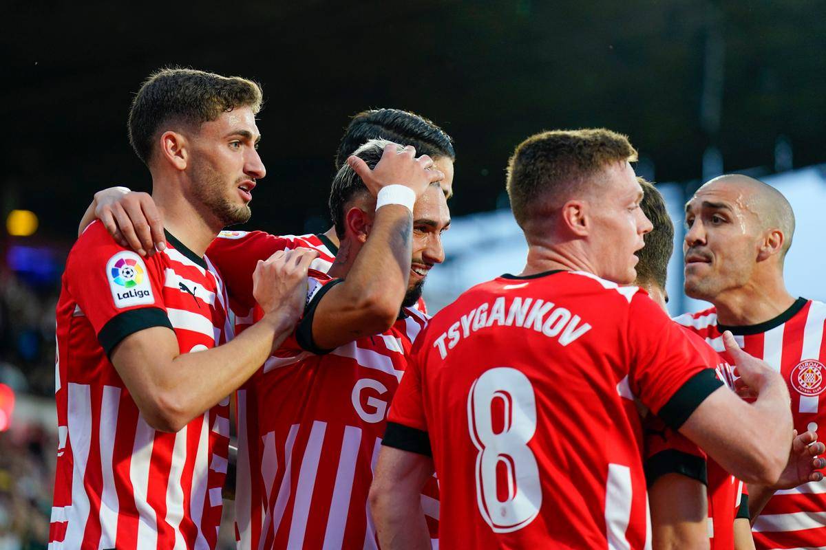 包含赫罗纳客场大败，遭遇联赛低谷的词条