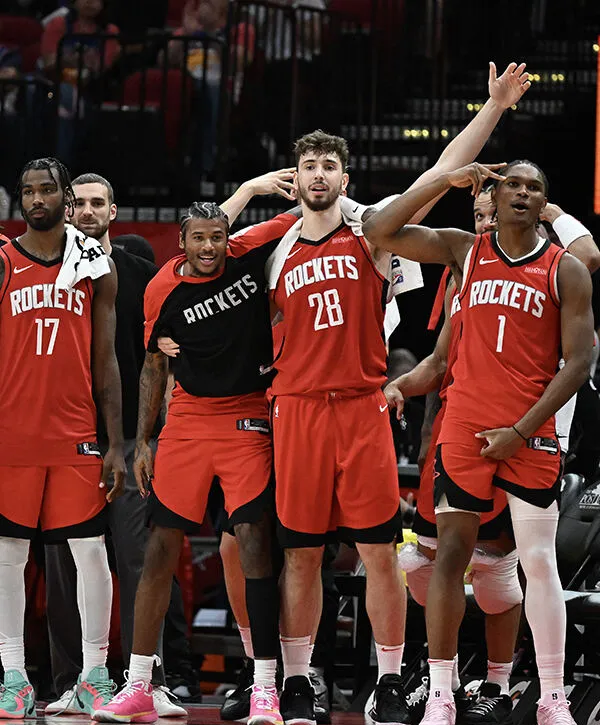 爱游戏官网-火箭新赛季表现火热，全队士气高涨凭借团结合力大捷