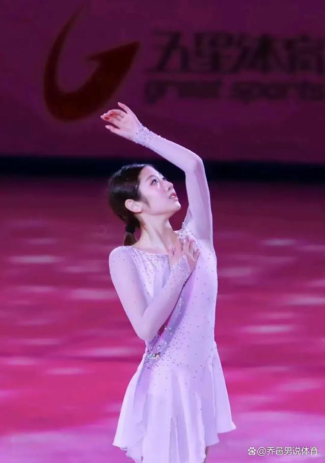 爱游戏APP-轮滑女将夺银，优雅身姿感动现场