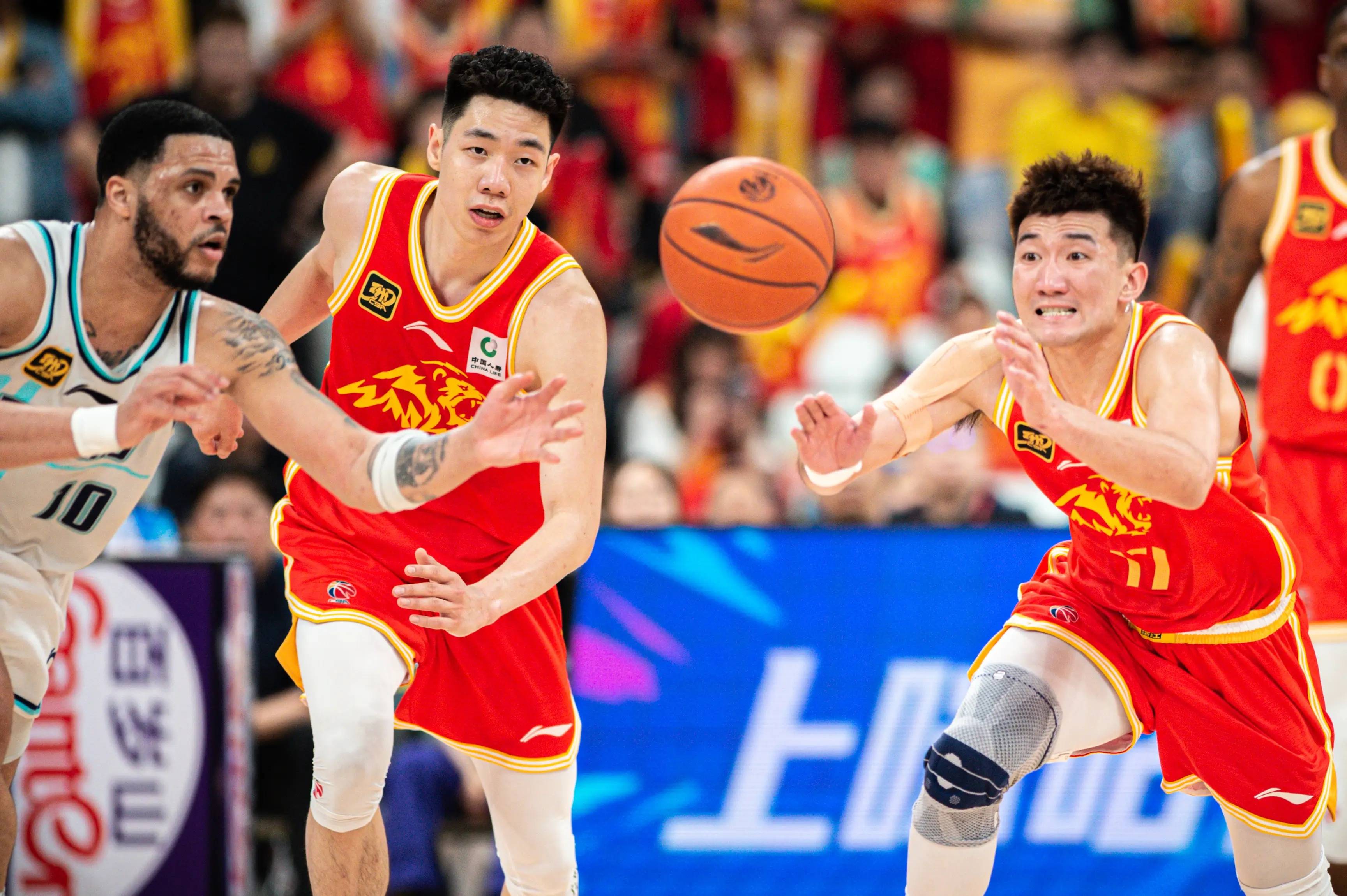 杨鸣带伤上阵领跑广东队,晋级总决赛的简单介绍 杨鸣带伤上阵领跑广东队,晋级总决赛的简单介绍