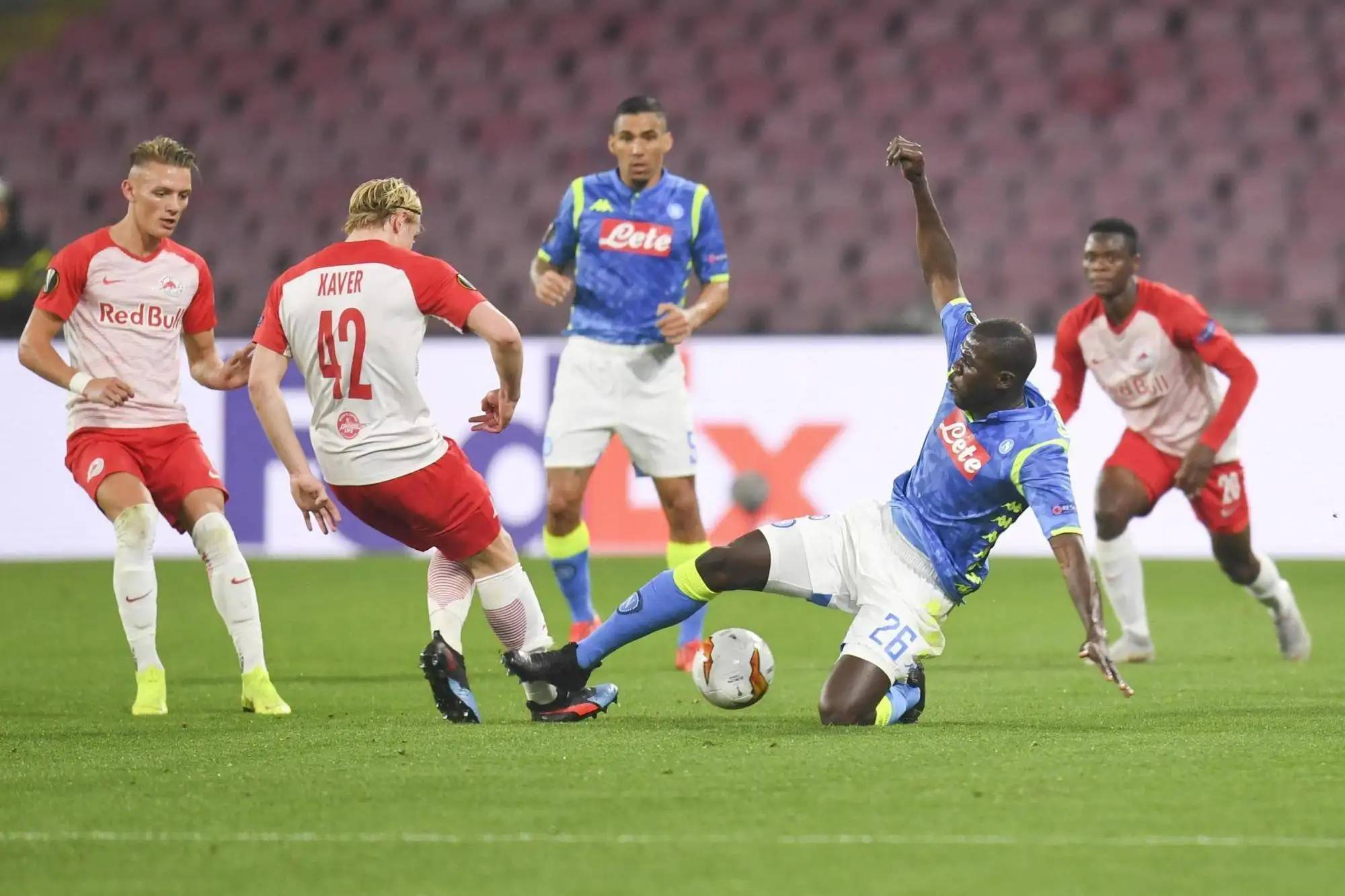 爱游戏官方入口-足球比赛中火爆剧情持续上演的简单介绍