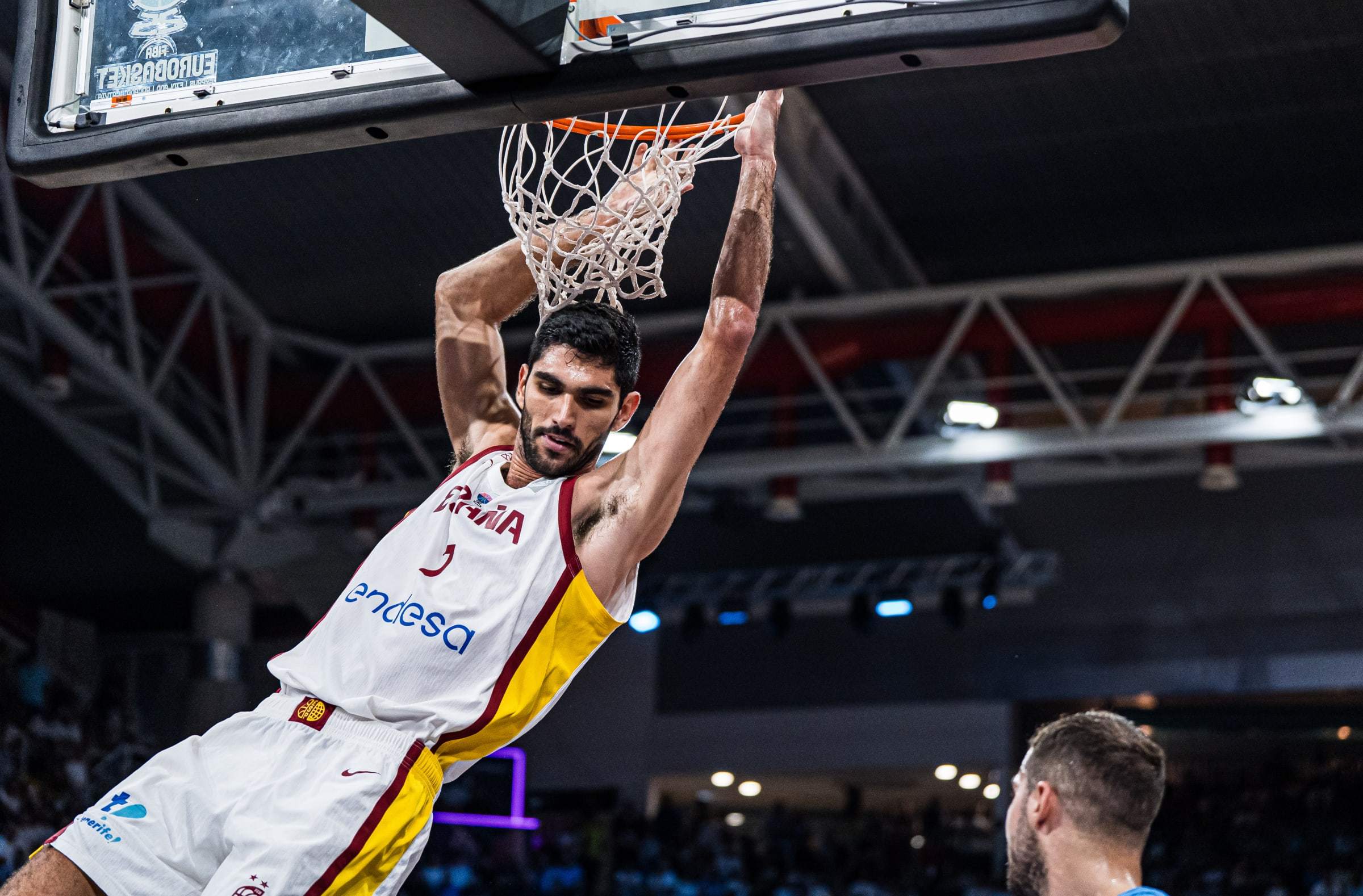 关于西班牙队遭遇失利,面临出局危机的信息 关于西班牙队遭遇失利,面临出局危机的信息