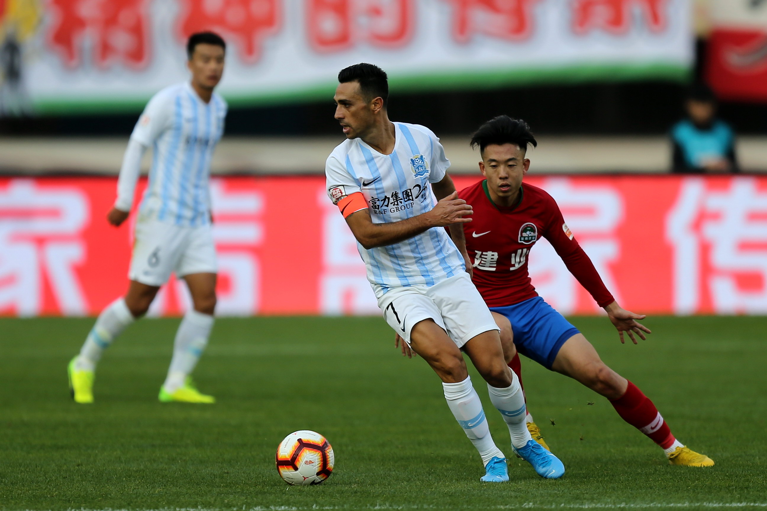 广州富力坚守主场,展现团队实力 广州富力坚守主场,展现团队实力