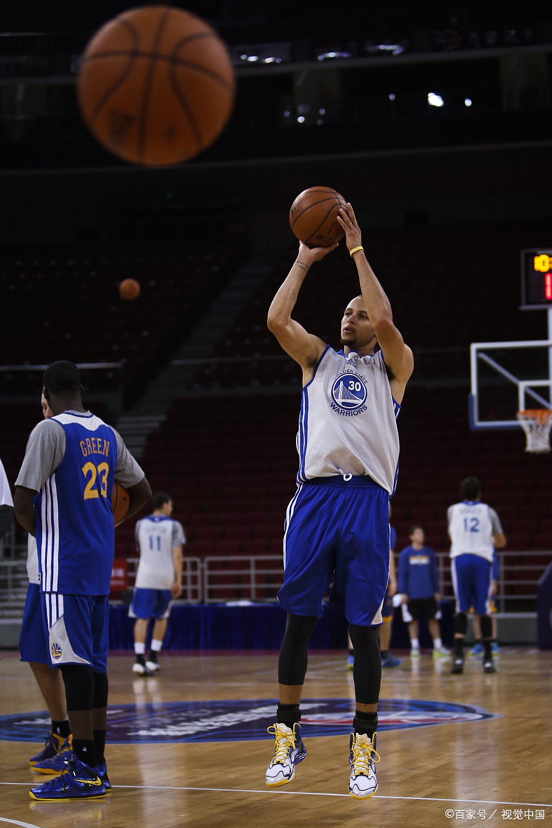 76人内线为首表现出色，汤普森展现生涯最好神态的简单介绍