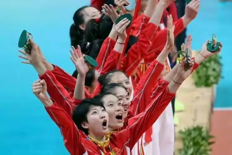 高歌凯旋荣耀,排球选手勇夺金牌的简单介绍 高歌凯旋荣耀,排球选手勇夺金牌的简单介绍