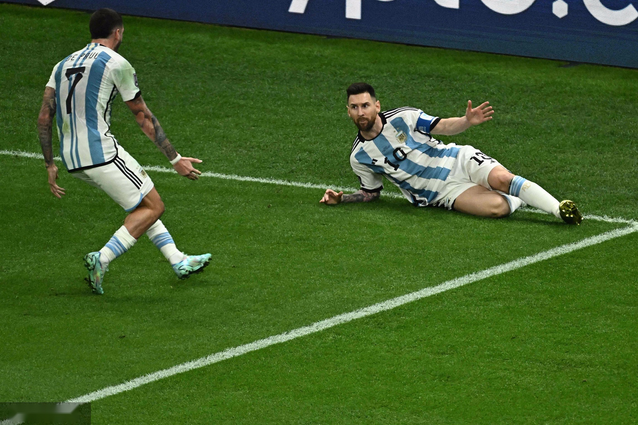 包含克罗地亚绝杀莱比锡红牛，迪马利亚统治全场的词条