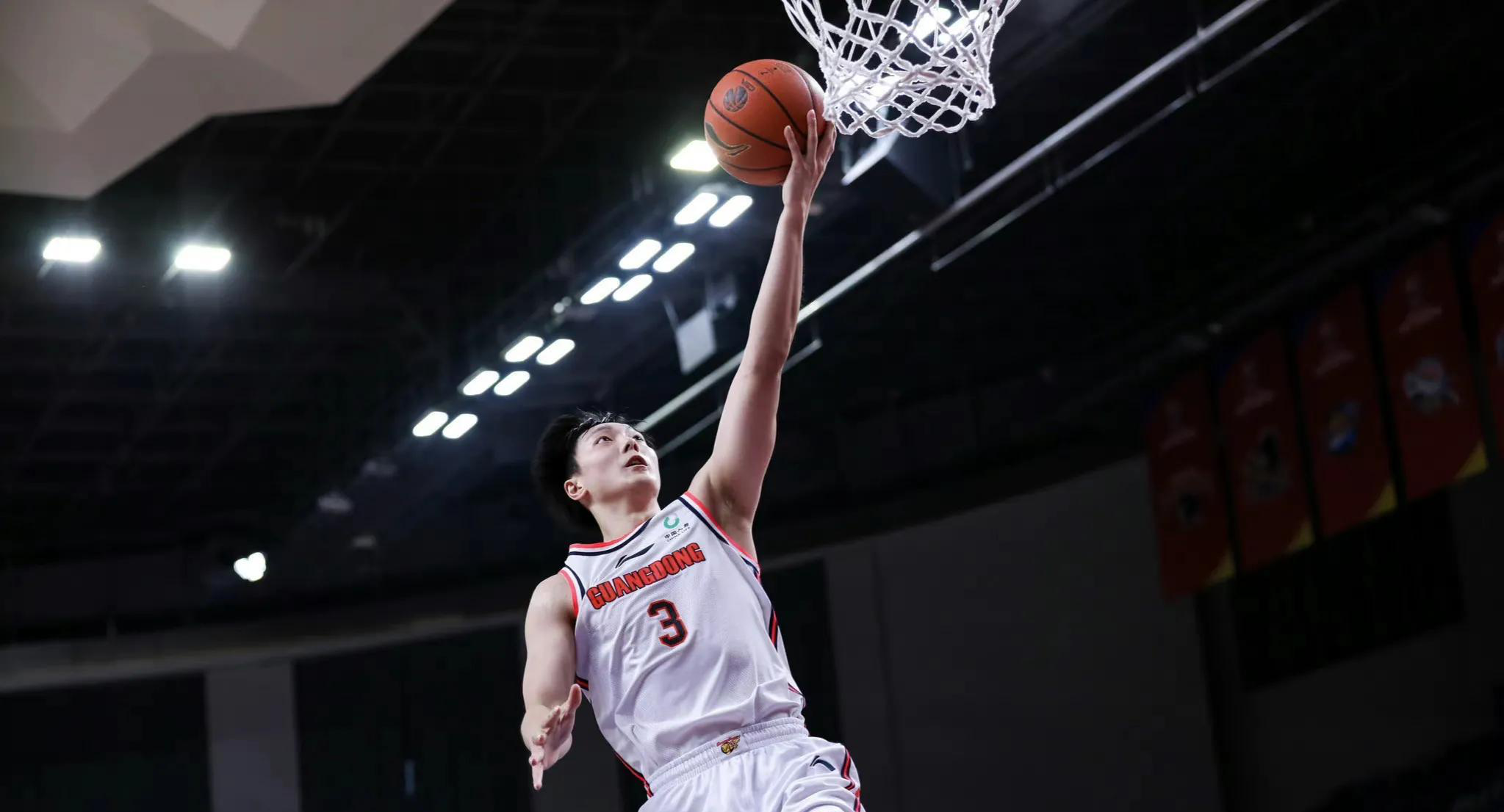 关于深圳队鏖战天津队,易建联统治全场的信息 关于深圳队鏖战天津队,易建联统治全场的信息