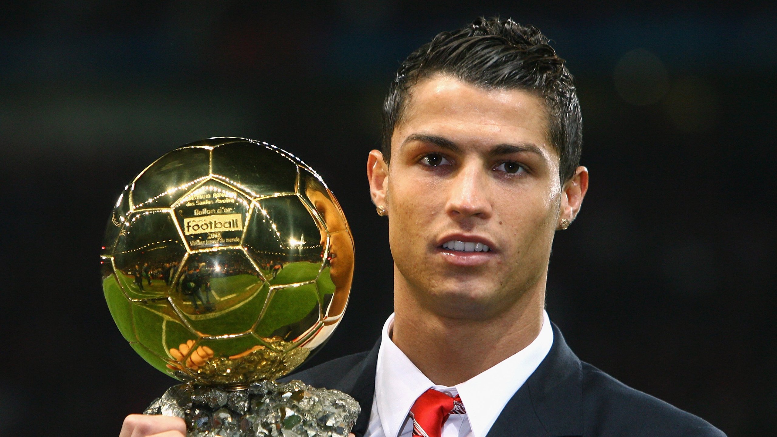 跨界统治力,湖人强压篮网,布克在欧冠决赛接管比赛的启示