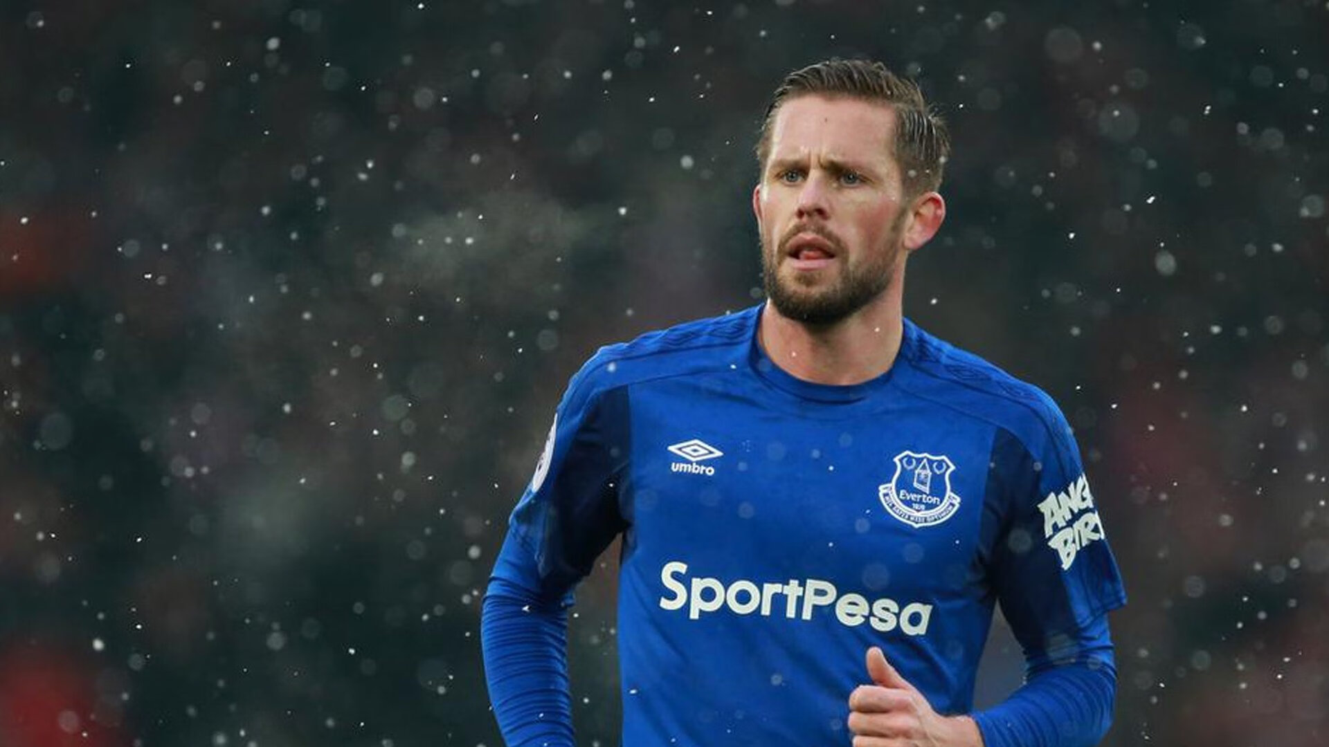 当风笛遇见战吼,苏格兰狂胜波兰之夜,阿什拉夫在欧冠半决赛的加冕时刻