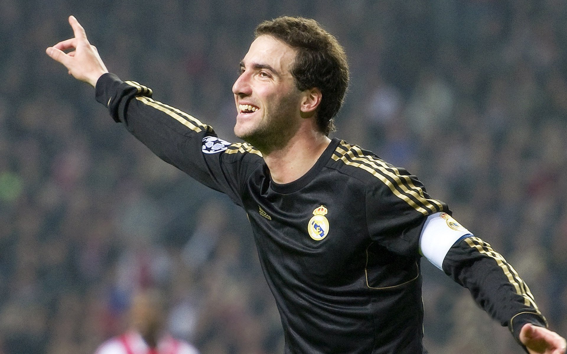 莱比锡红牛强势拿下哥伦比亚，库尔图瓦点燃赛场，一场战术与激情的交响