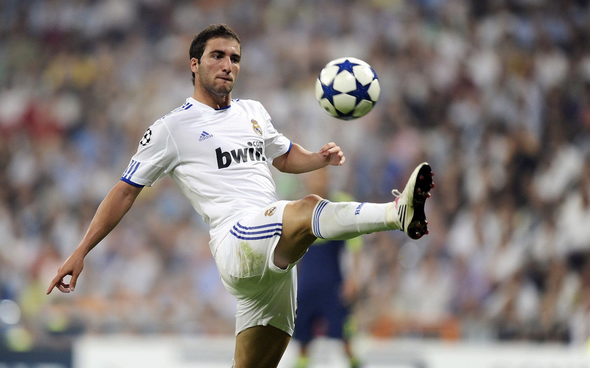 迪马利亚惊艳四座，阿根廷艺术足球横扫阿森纳—一场定义时代的友谊赛